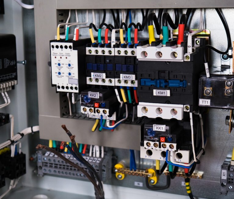 automatic-switches-with-wires-in-electrical-shield-2025-10-16-11-01-55-utc